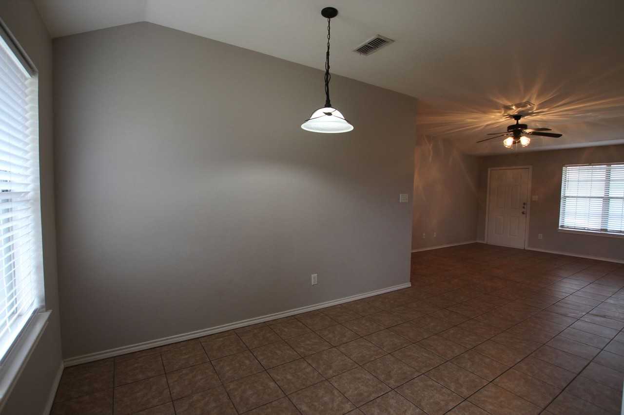 17114 Sentinel Ln - Photo 5 of 20