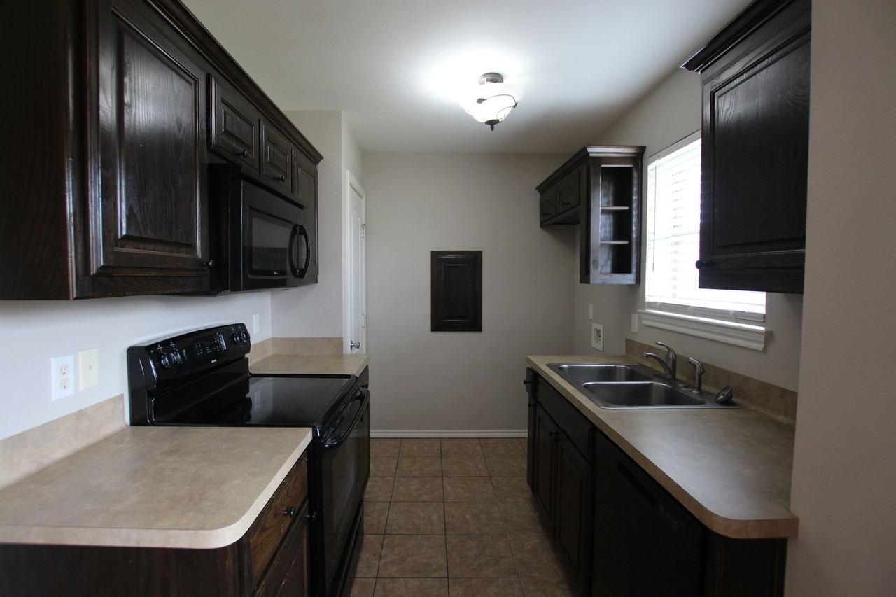 17114 Sentinel Ln - Photo 6 of 20