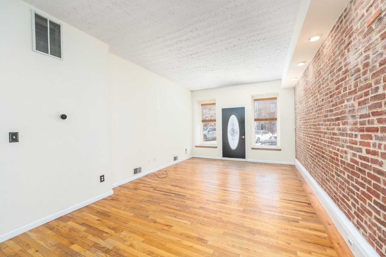 1202 S Clinton St - Photo 2 of 15