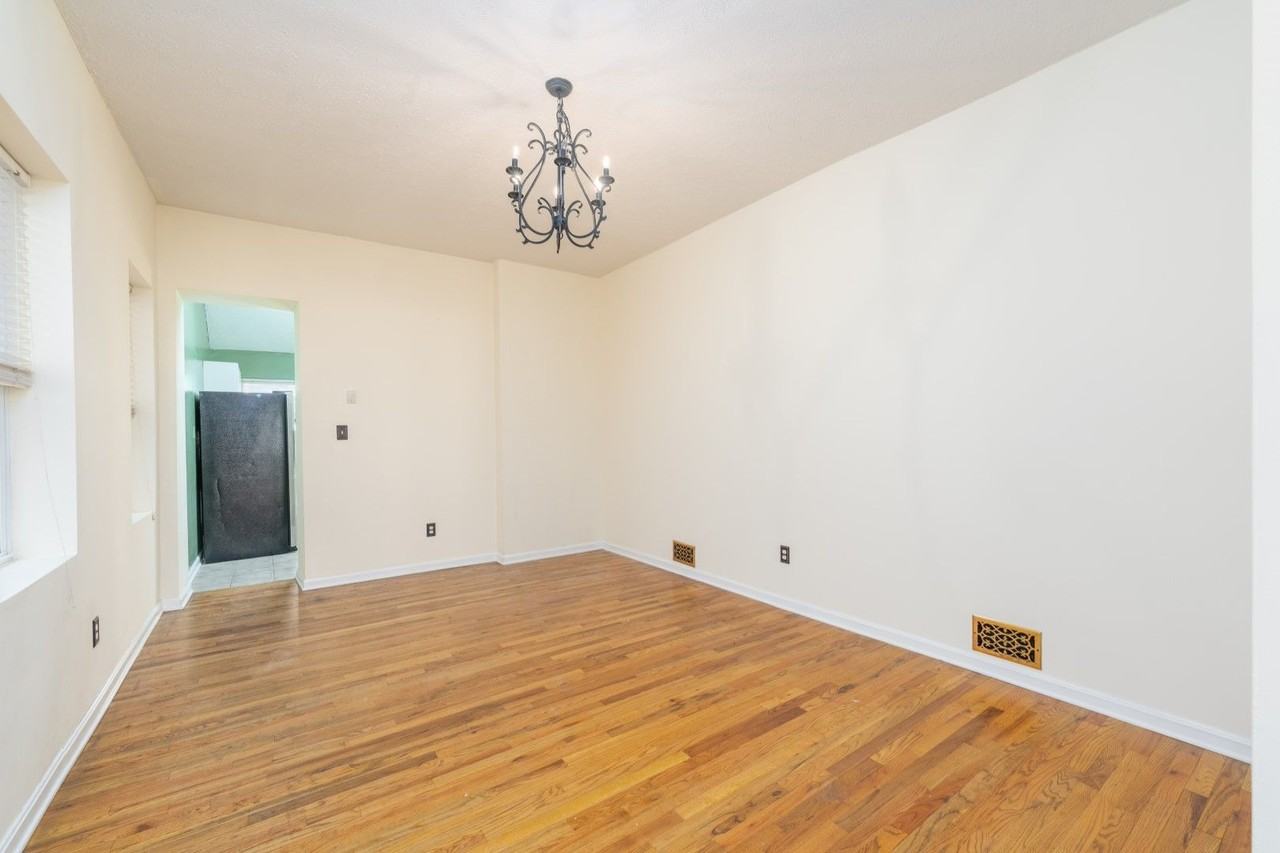 1202 S Clinton St - Photo 5 of 15