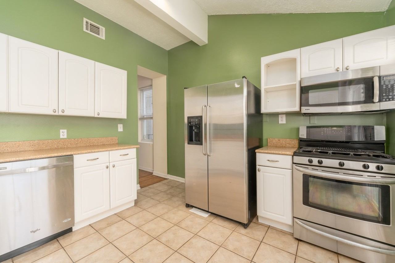 1202 S Clinton St - Photo 6 of 15