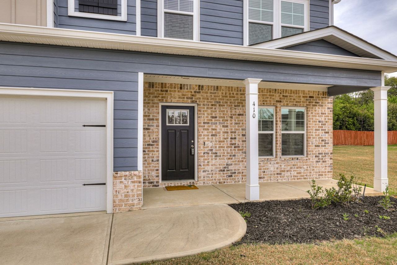 410 Matthew Ln - Photo 4 of 50