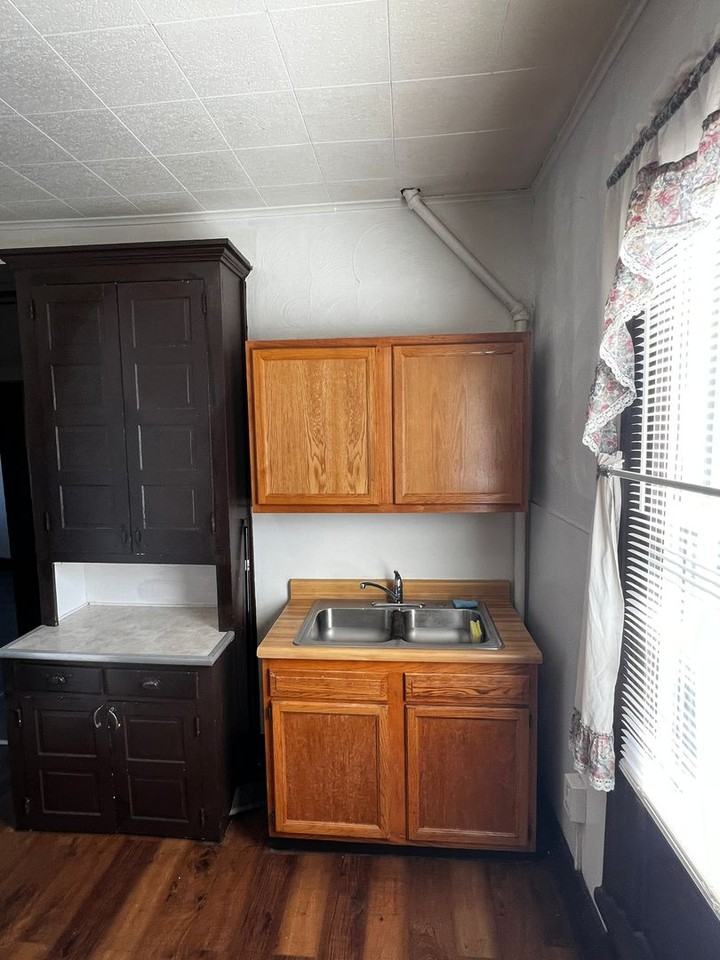 623 Napoleon St - Photo 3 of 18