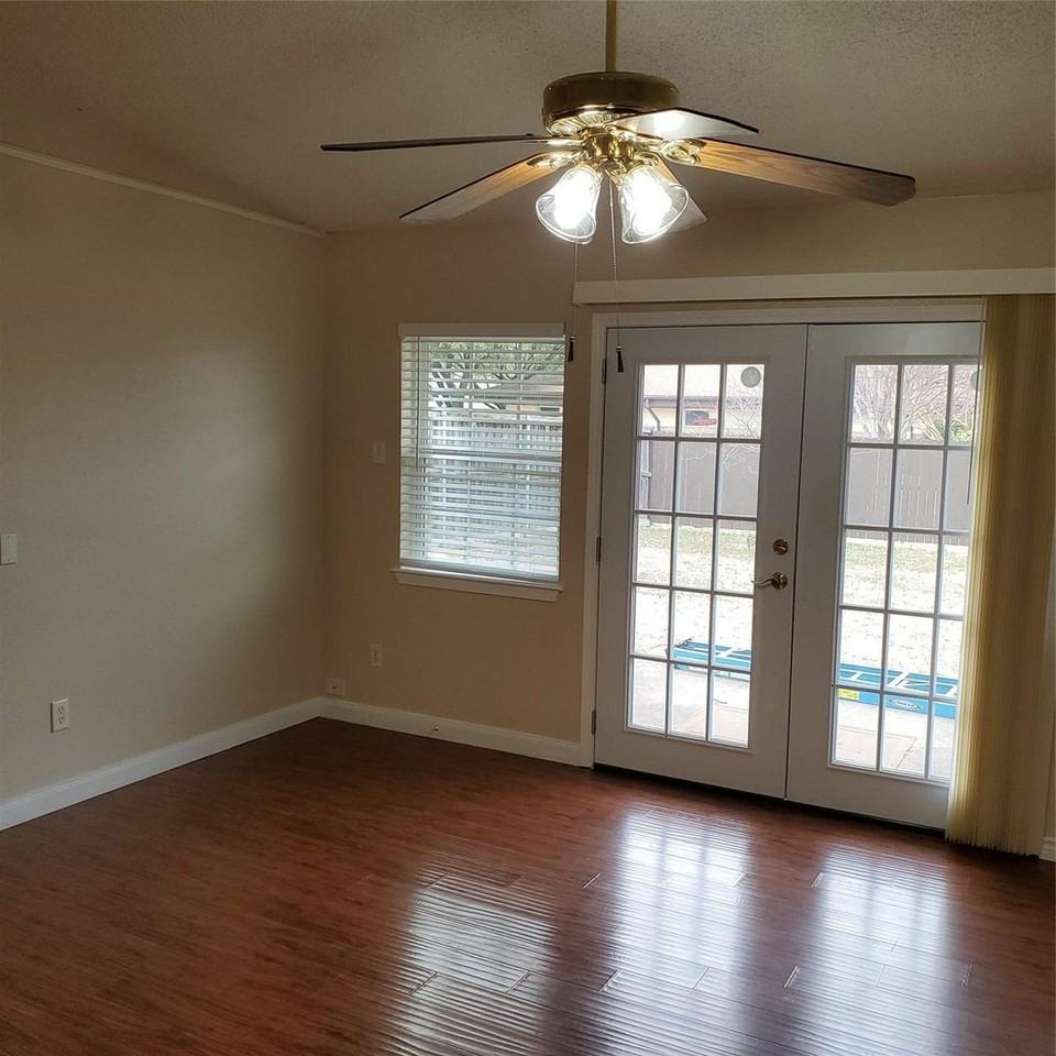 1409 Archery Ln - Photo 2 of 39