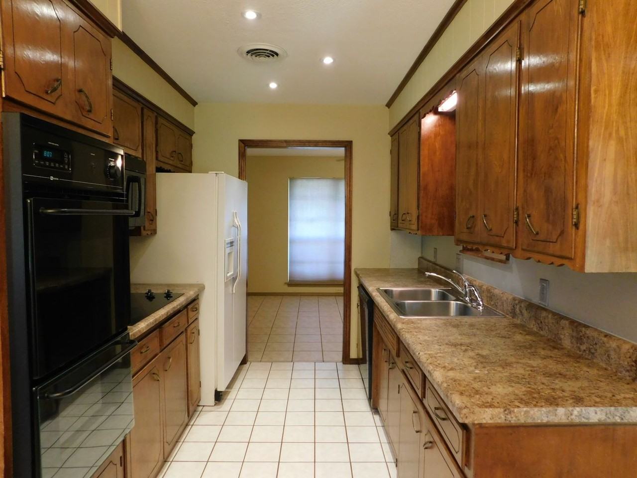 2906 Kendall Ave - Photo 7 of 10
