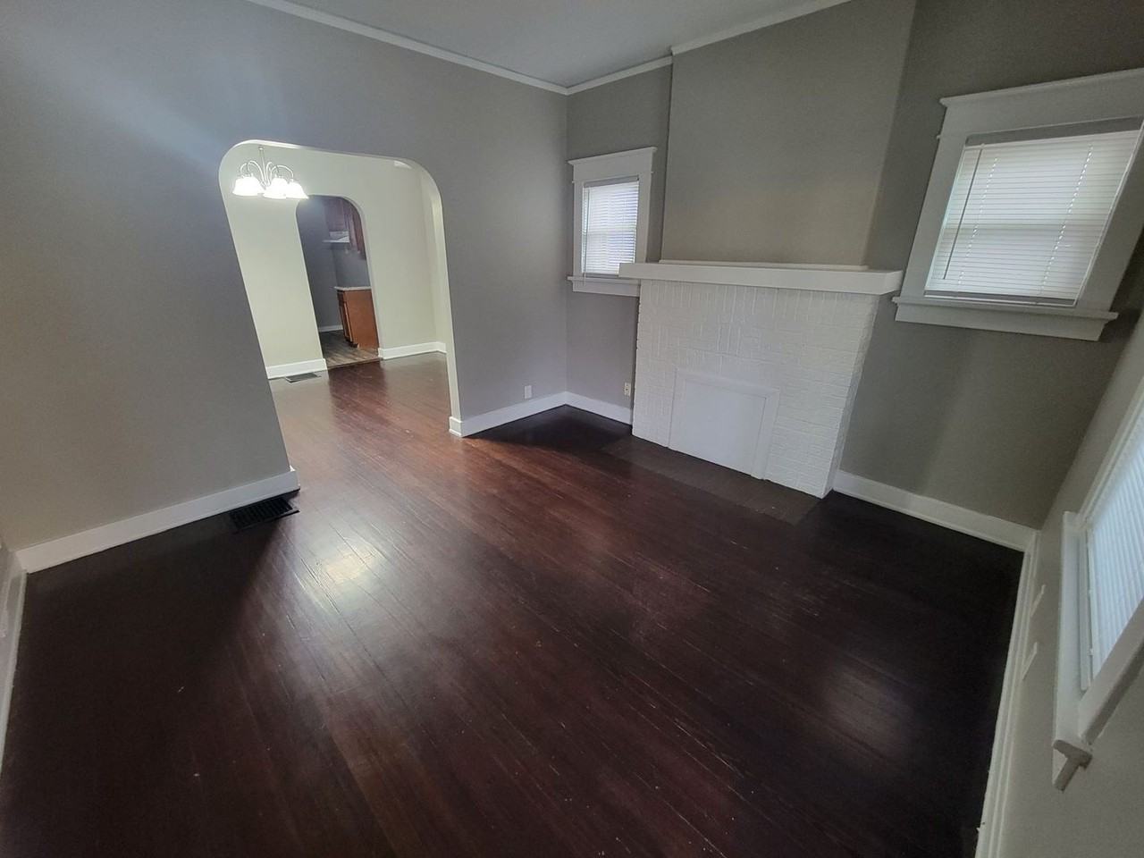 2109 Victoria Ave - Photo 2 of 9