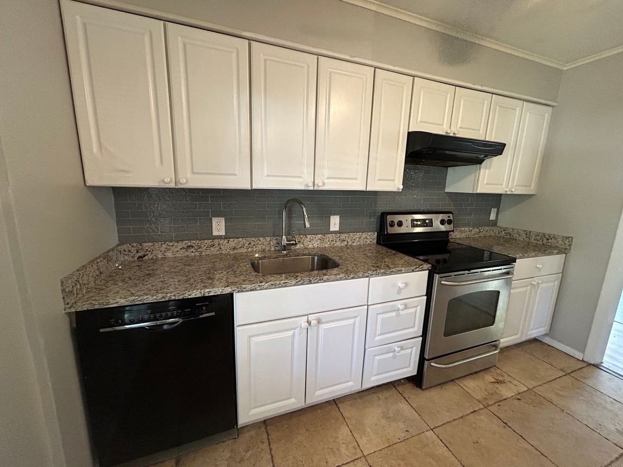 2515 Douglas Drive - Photo 4 of 10