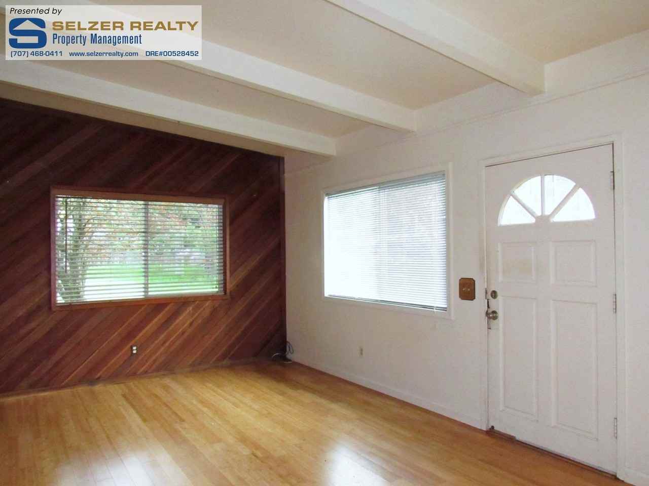 521 Redwood Ave - Photo 2 of 13