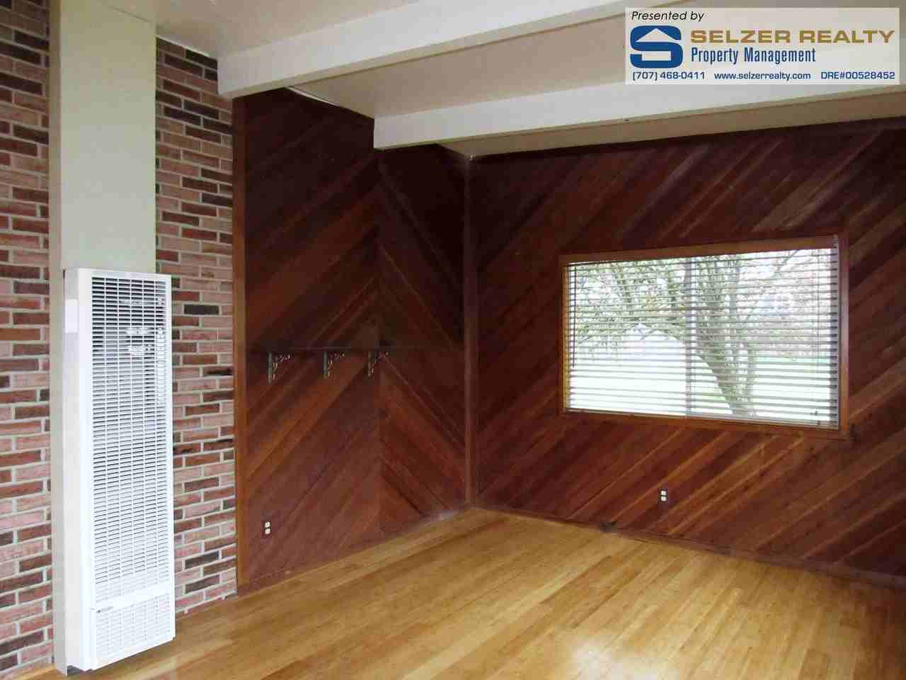 521 Redwood Ave - Photo 3 of 13