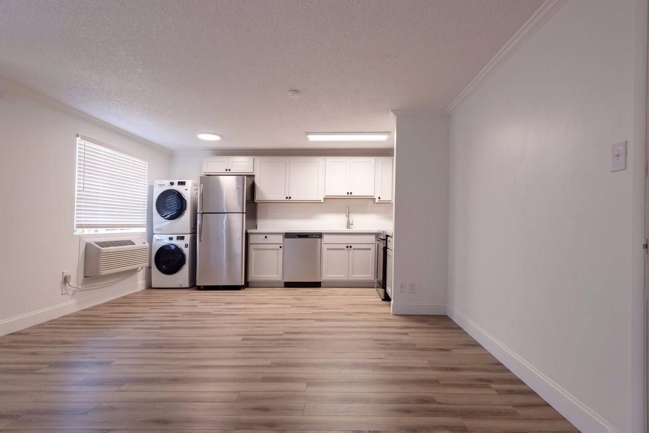 Plaza Apartments - Photo 2 of 22