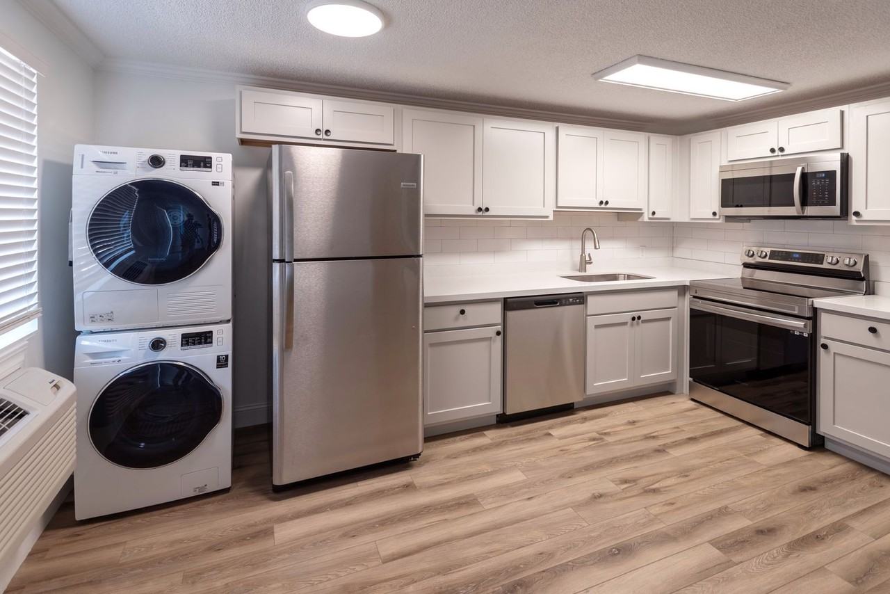 Plaza Apartments - Photo 3 of 22