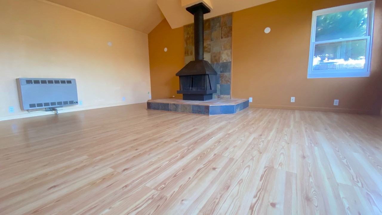 1357 Circle Ave - Photo 3 of 8