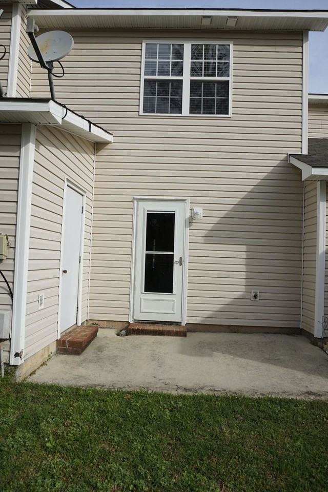 404 Meadowbrook Ln - Photo 2 of 16