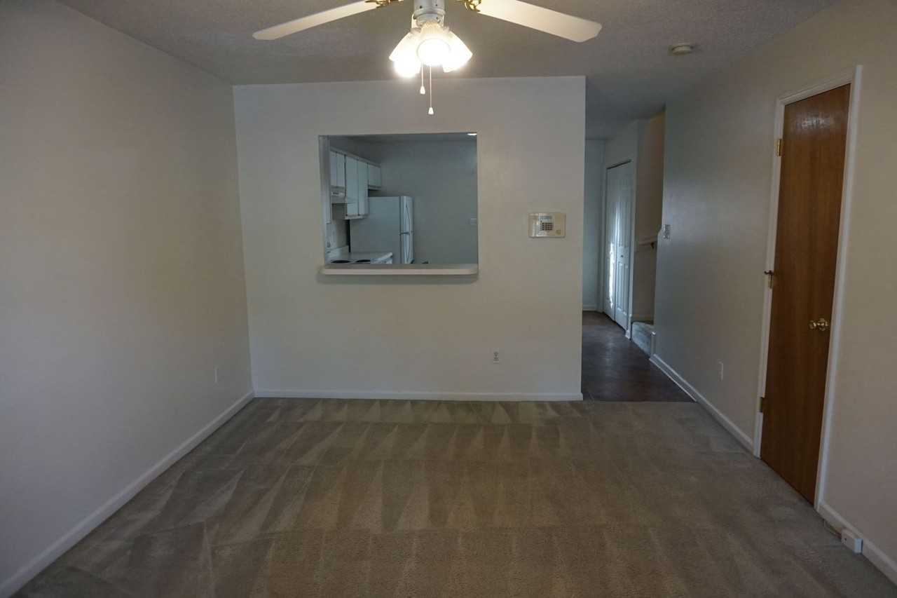 404 Meadowbrook Ln - Photo 3 of 16