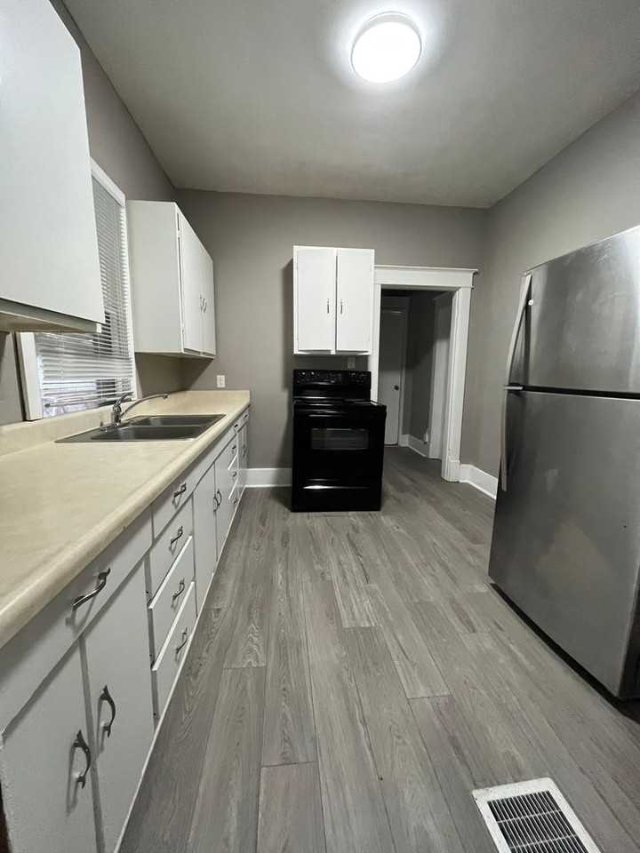 2049 Worthington - Photo 2 of 10