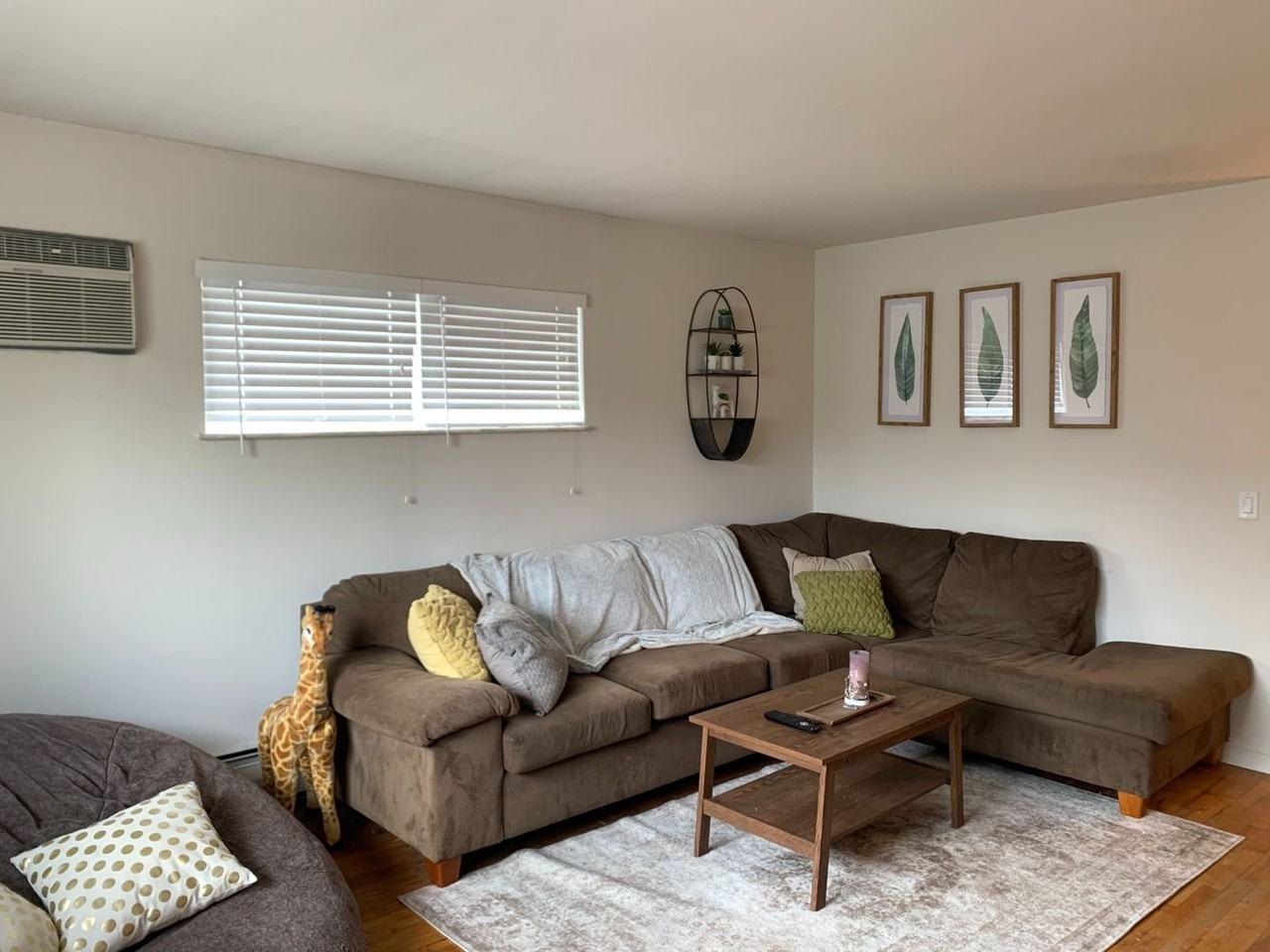 1241 Corbett Ave - Photo 6 of 32