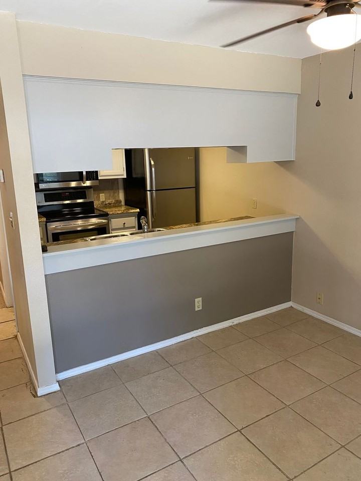 1033 E 57th Pl #18 - Photo 2 of 26