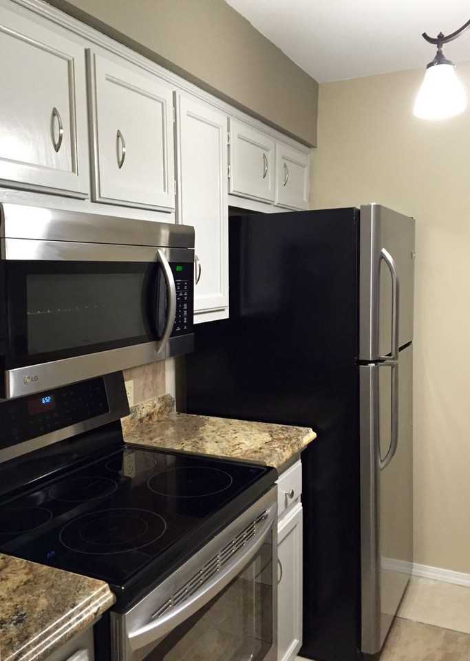 1033 E 57th Pl #18 - Photo 3 of 26