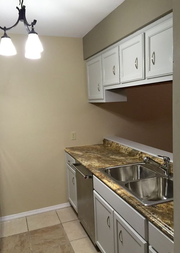 1033 E 57th Pl #18 - Photo 5 of 26