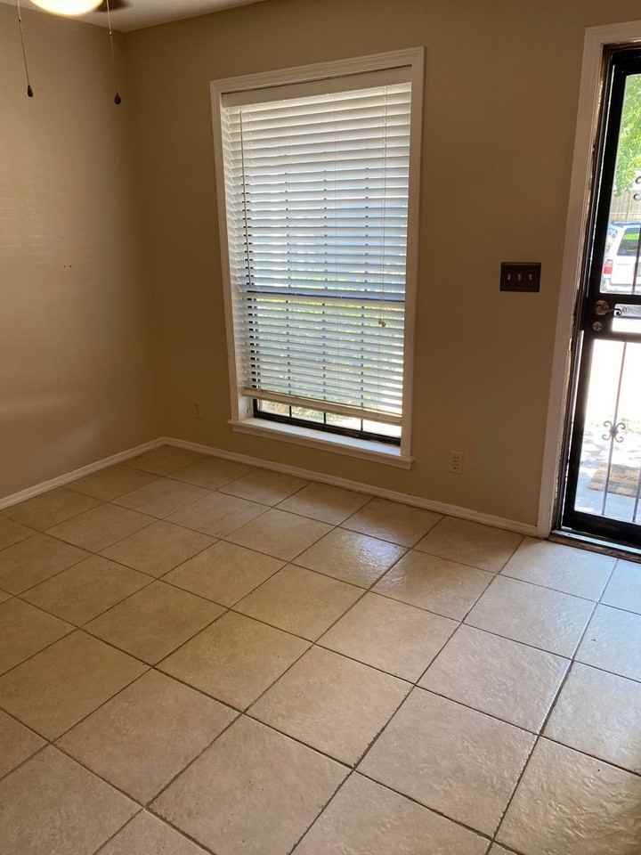 1033 E 57th Pl #18 - Photo 6 of 26