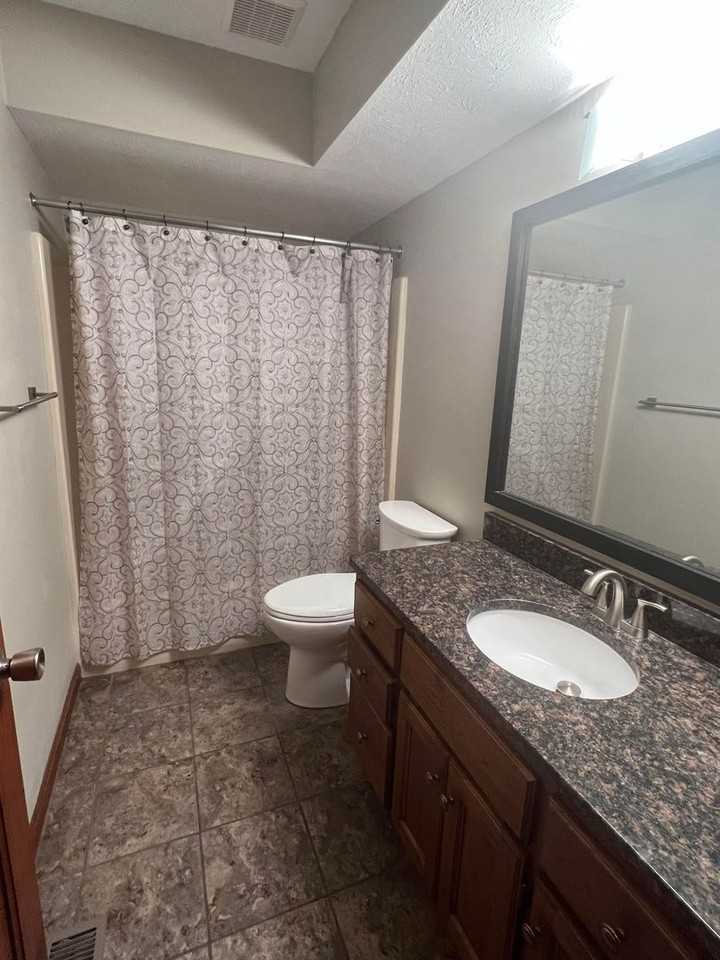 10615 Fall Creek Rd - Photo 3 of 9