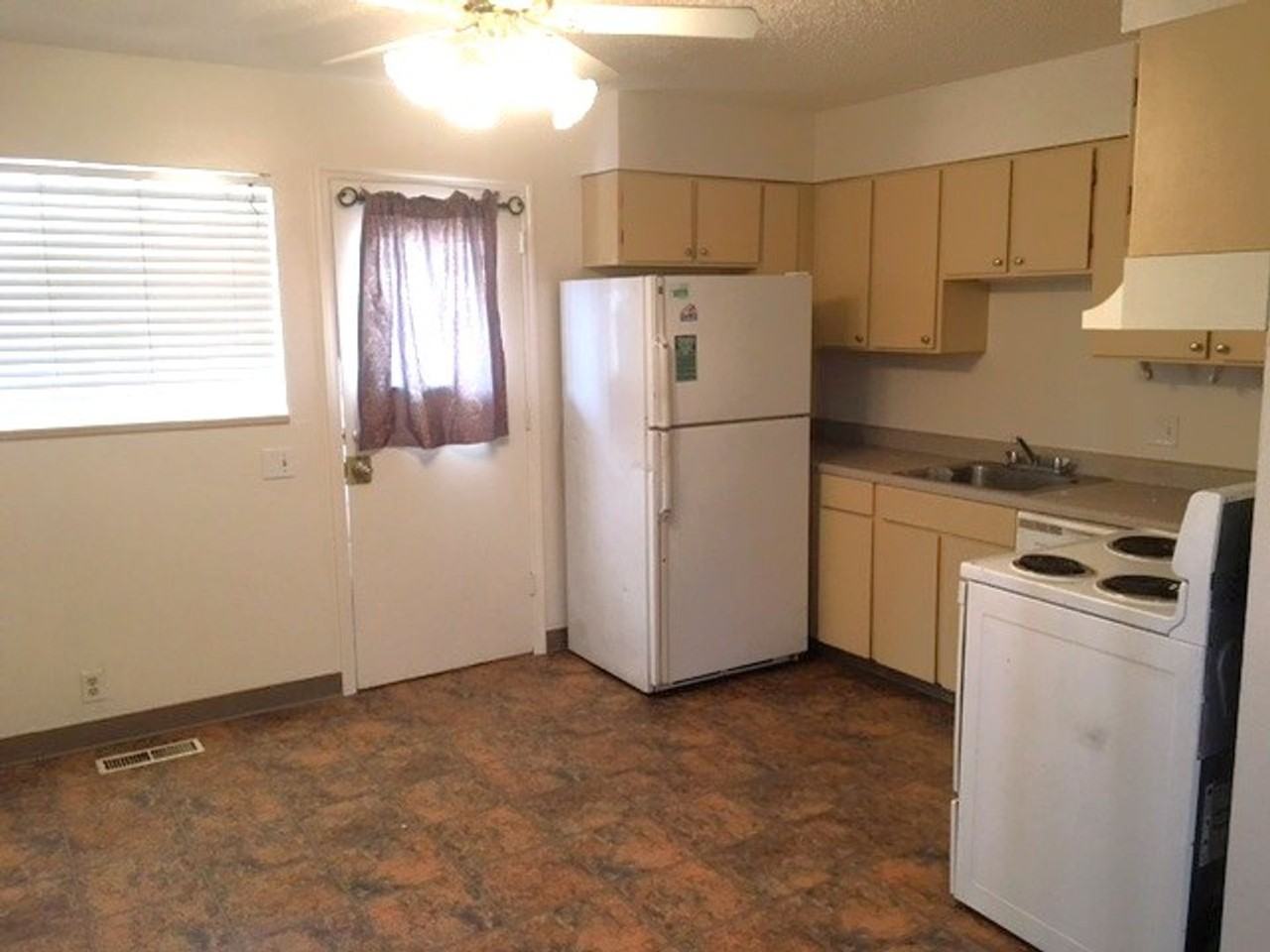 71 Vine St - Photo 3 of 11