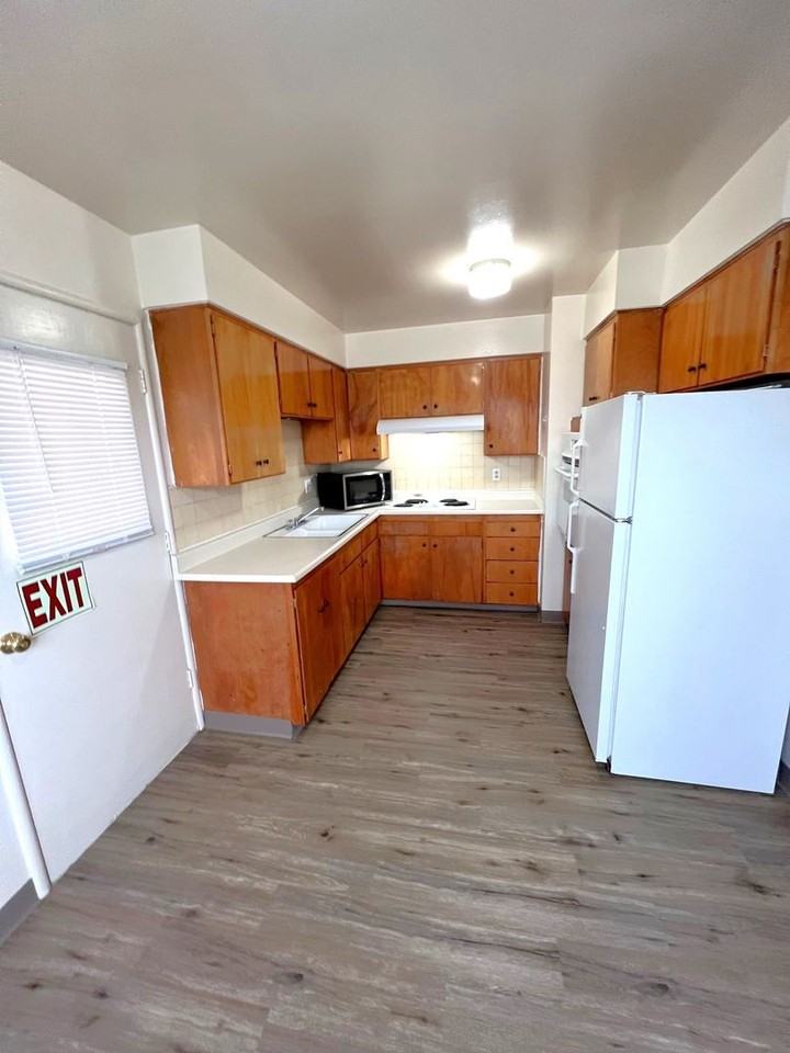 450 Saint Lawrence Ave #A - Photo 3 of 11
