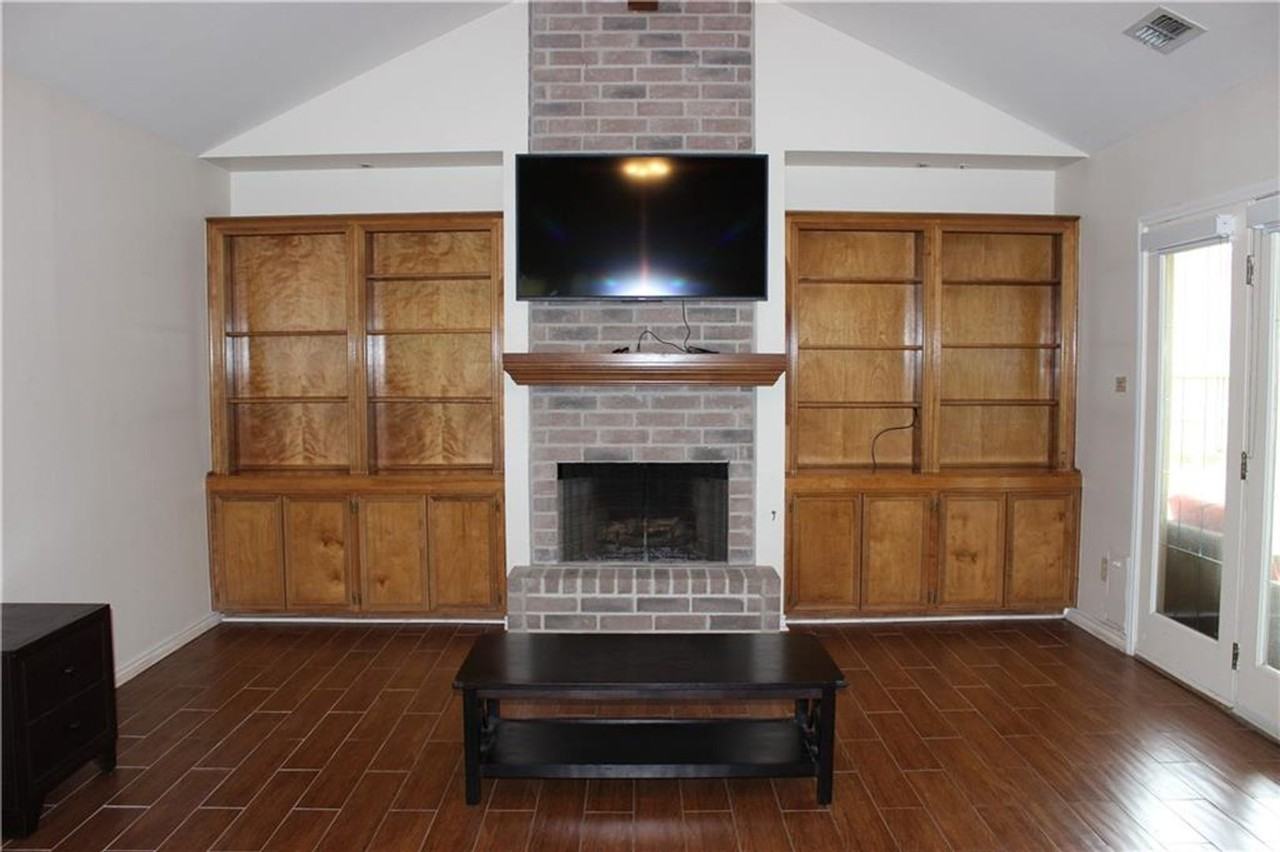 300 Long Pointe Dr - Photo 2 of 14
