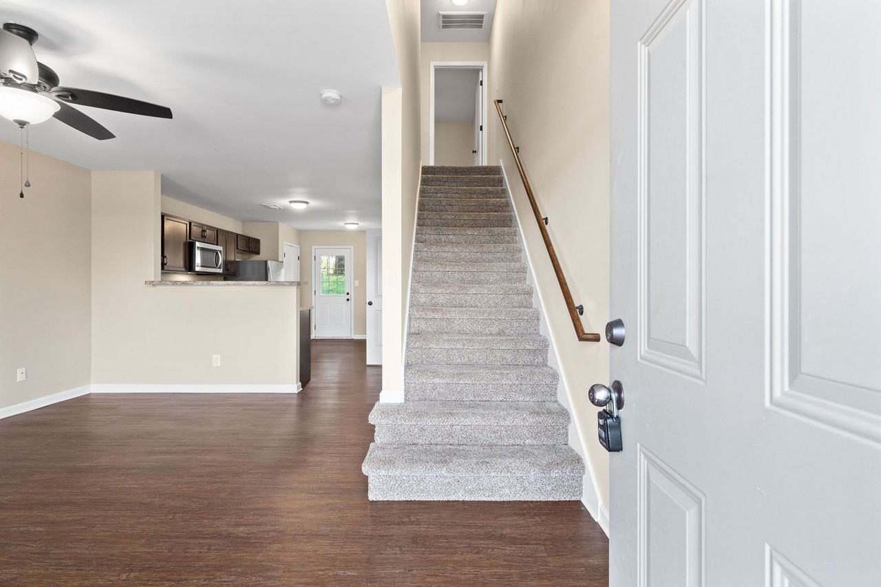 1269 Parkway Place - Photo 3 of 22