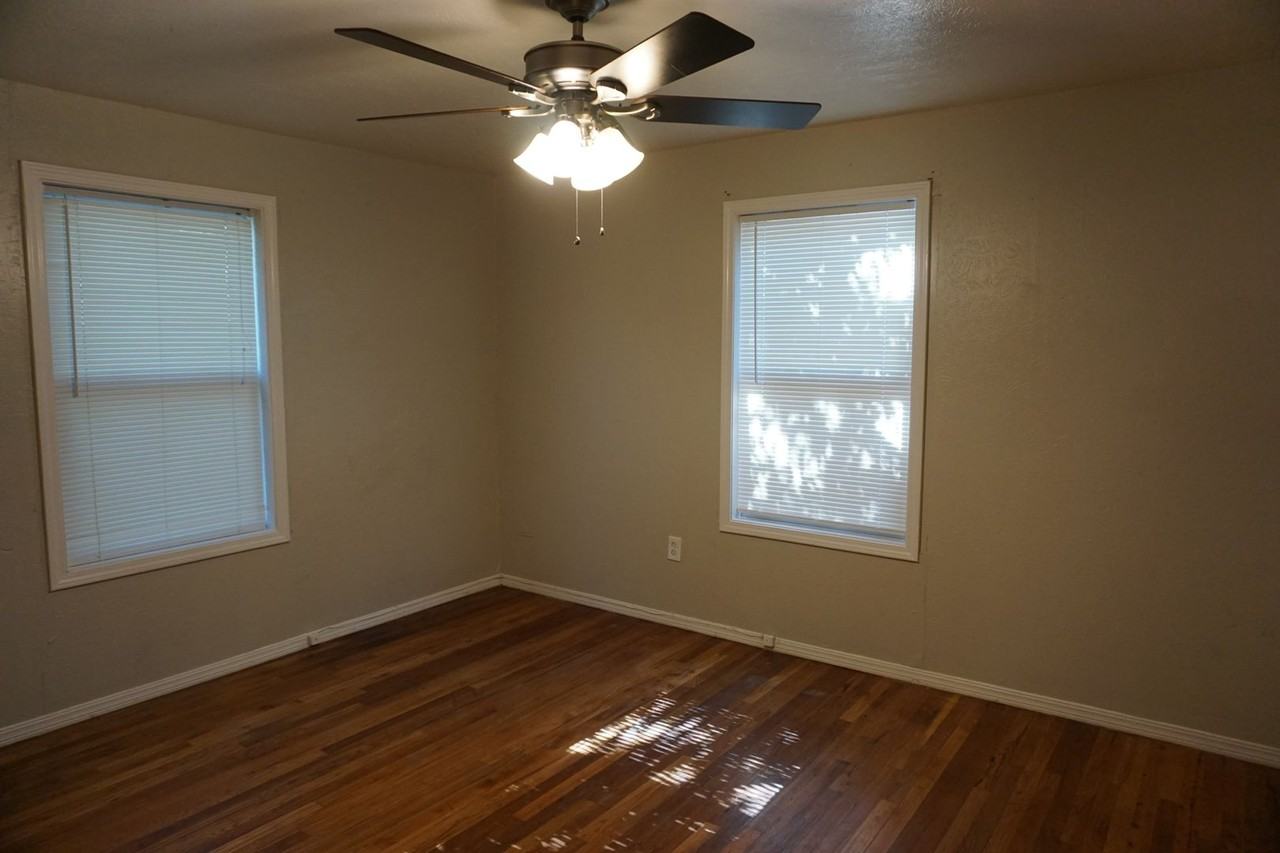 3420 25th St - Photo 7 of 8