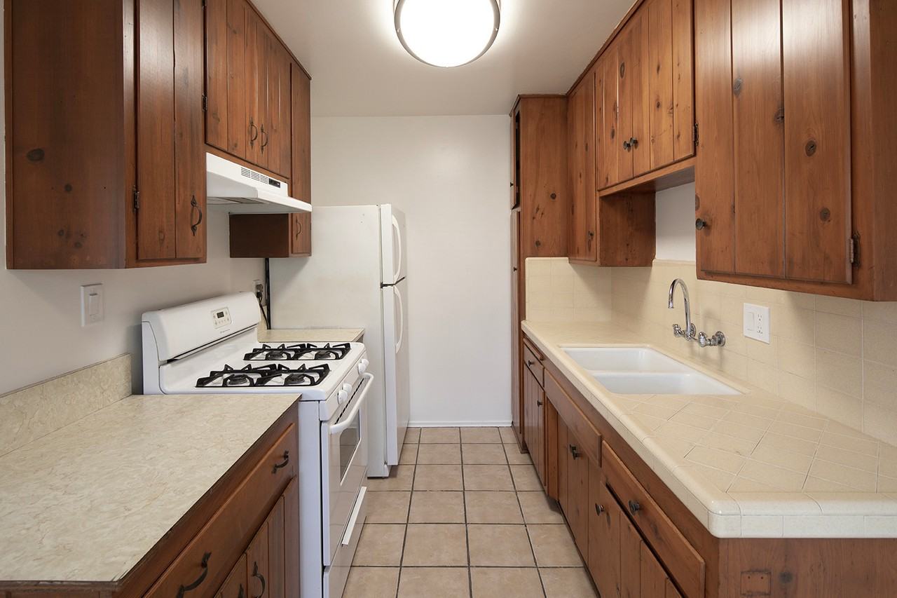 1240 Colusa St - Photo 3 of 7