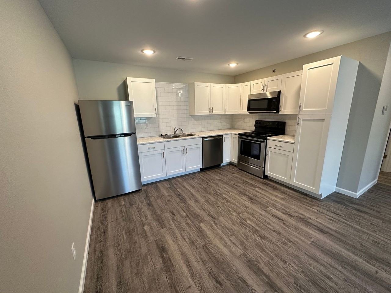 Hummingbird Heights Apartments and Townhomes - Photo 3 of 42