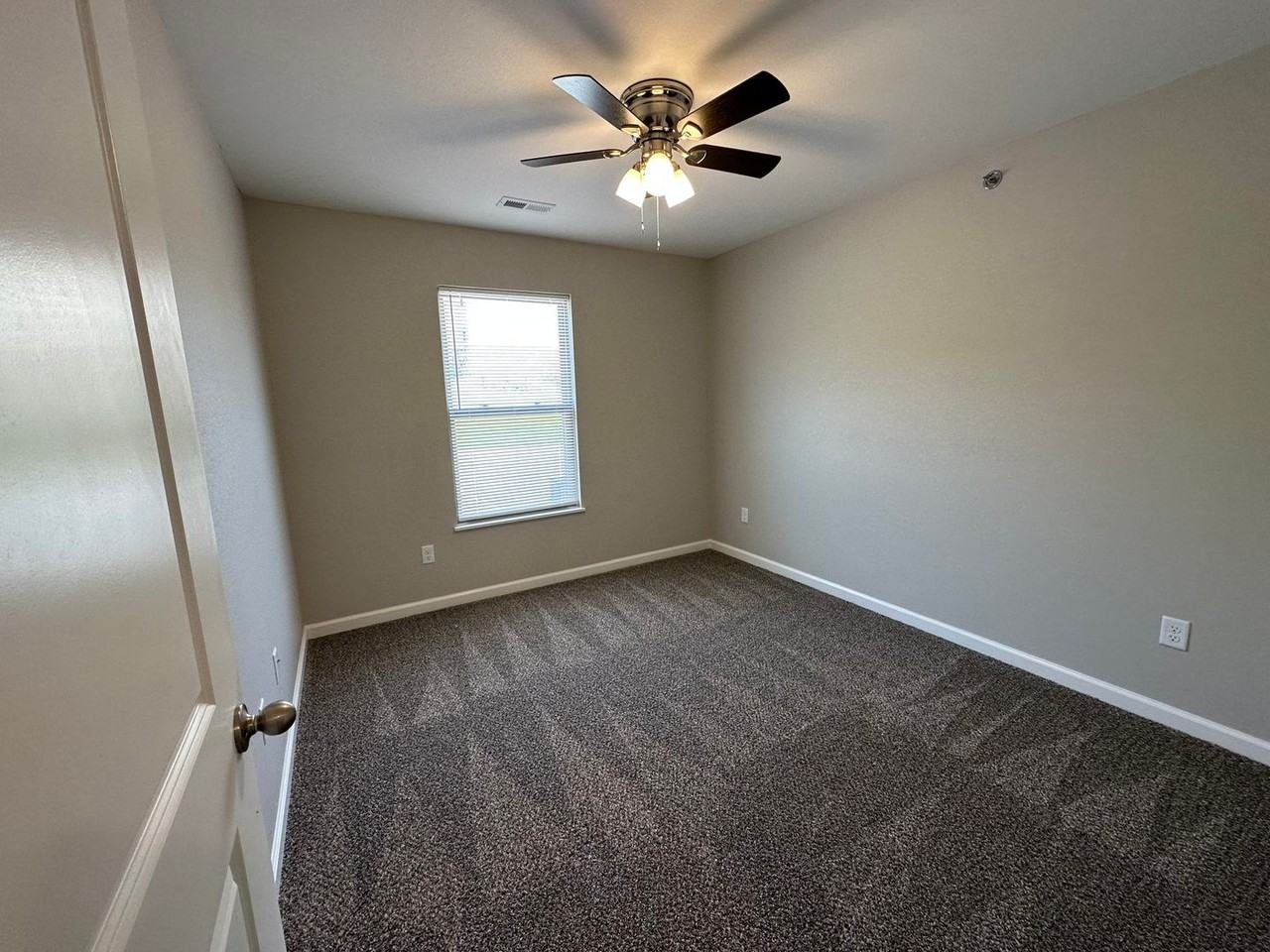 Hummingbird Heights Apartments and Townhomes - Photo 7 of 42