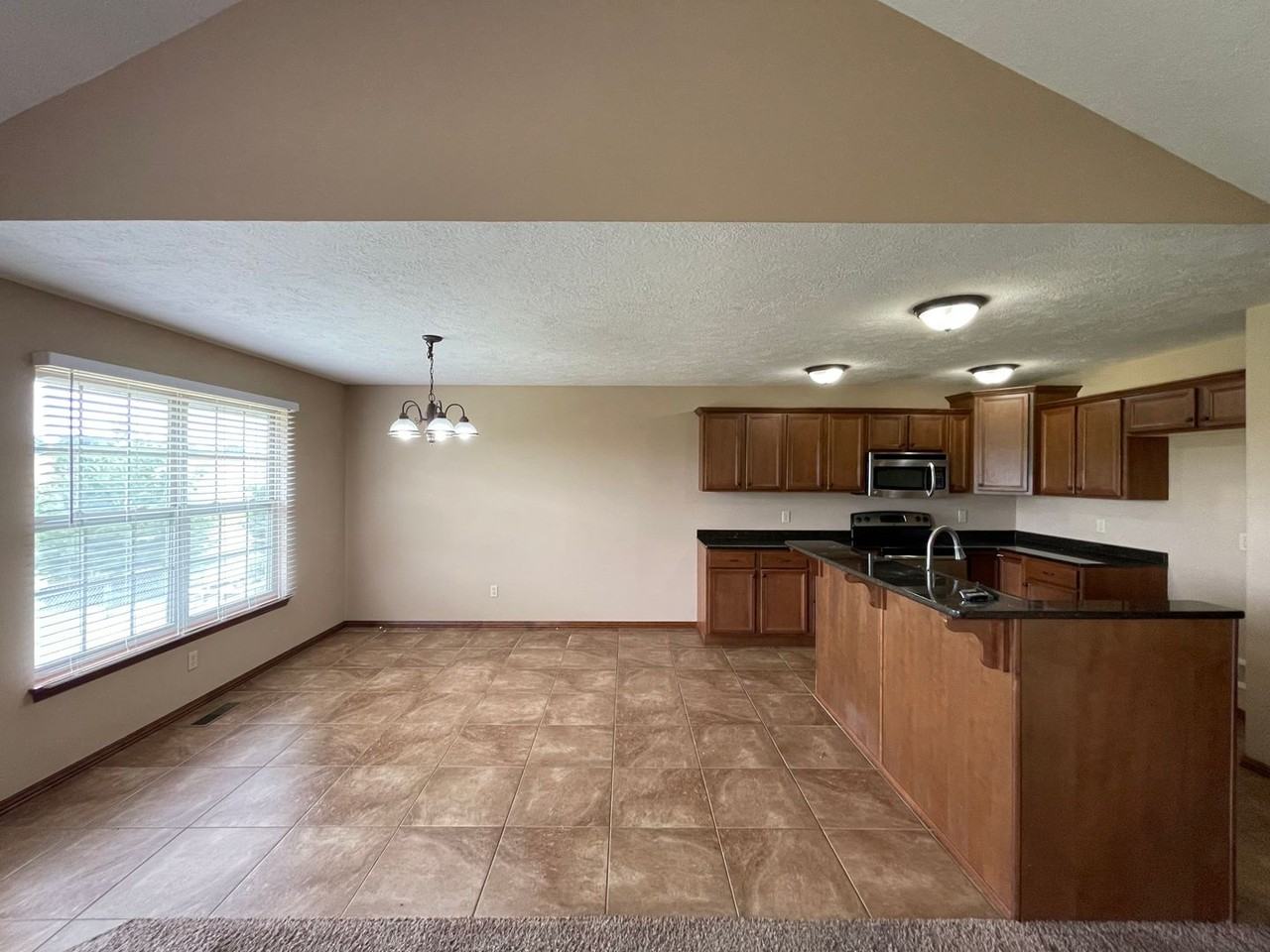 5268 E Pacific St - Photo 2 of 12