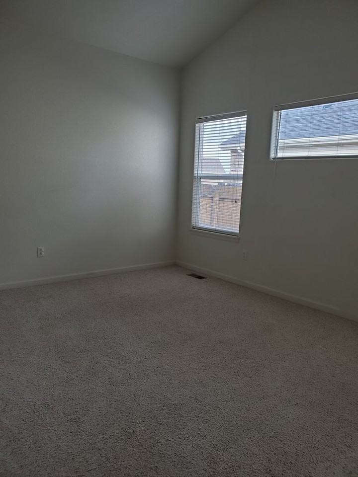 1122 Medley Loop - Photo 3 of 8