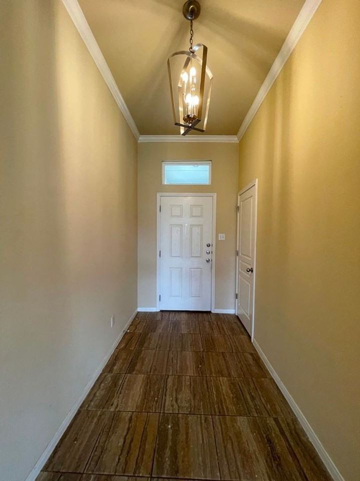 409 Cross Dr - Photo 2 of 29