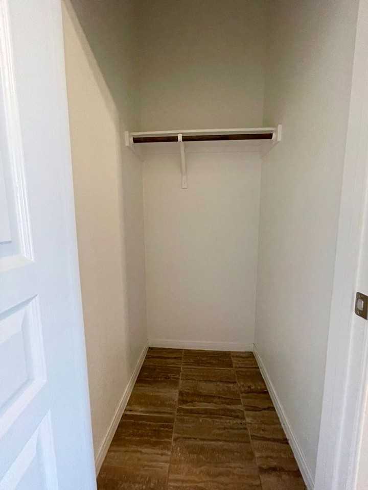 409 Cross Dr - Photo 3 of 29