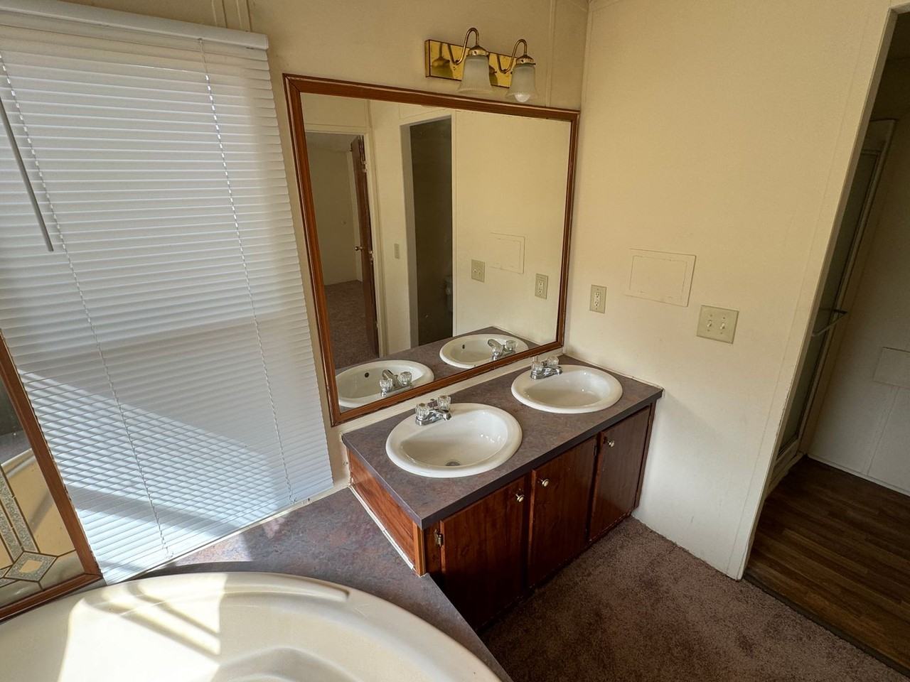 127 Travis Ln - Photo 2 of 16