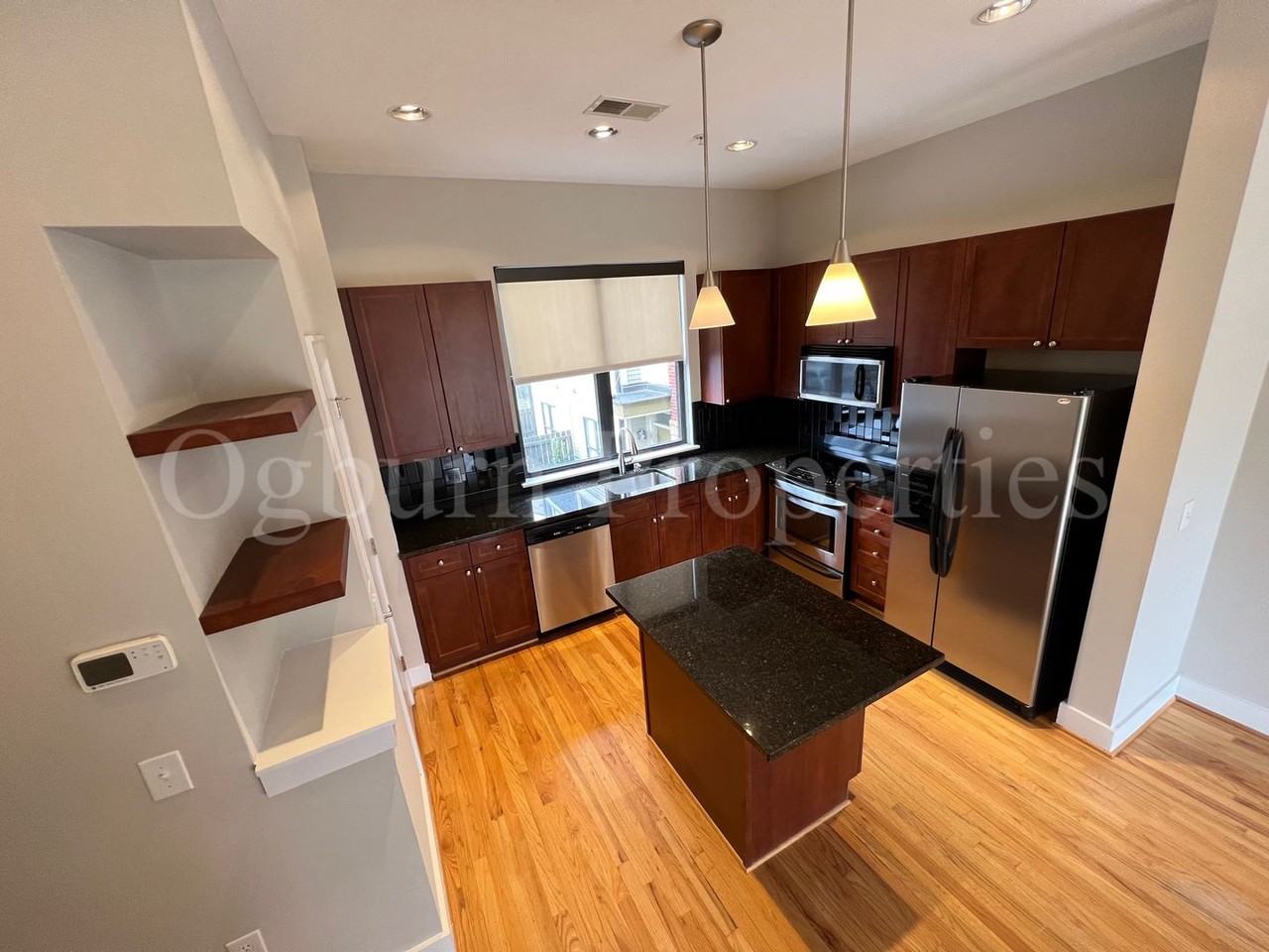807 Holly Ave - Photo 3 of 8