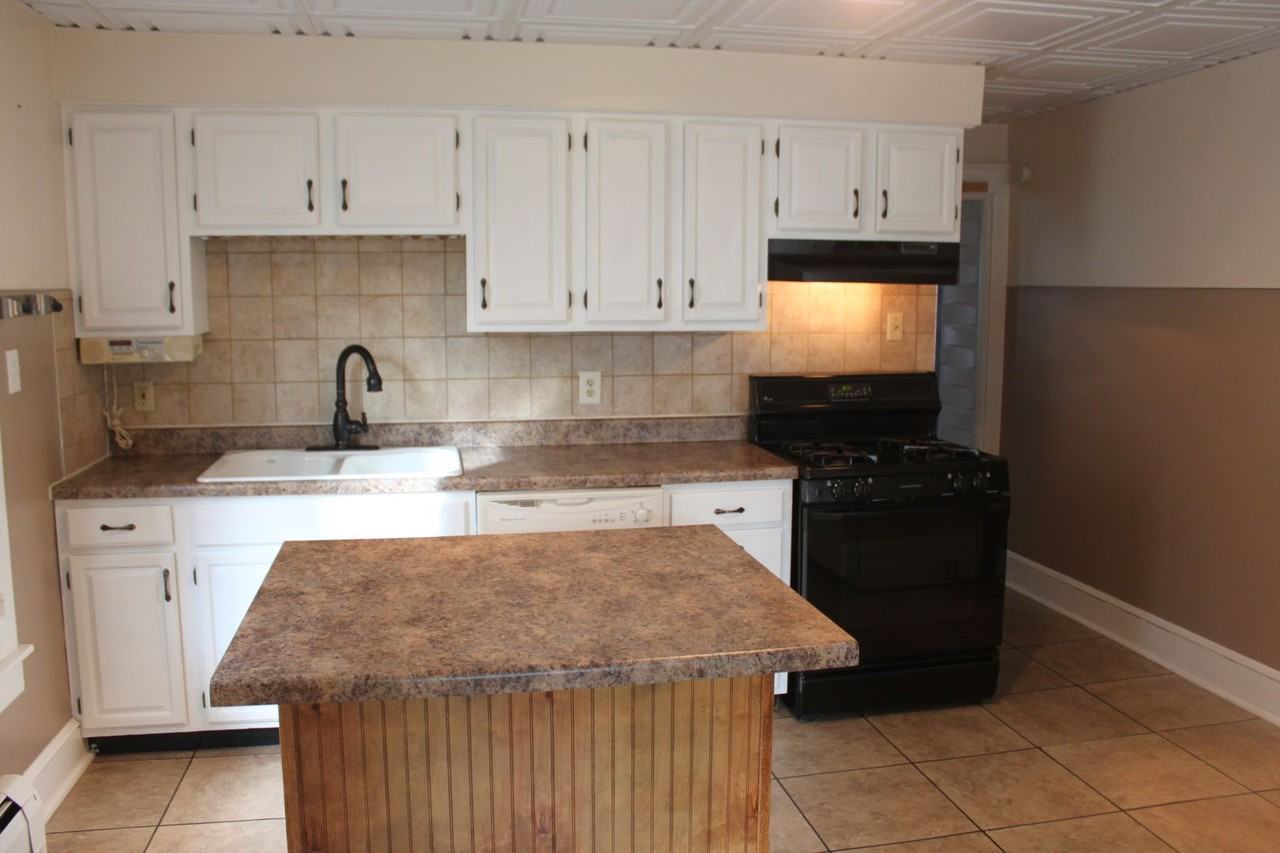 245 S Walnut St - Photo 2 of 7