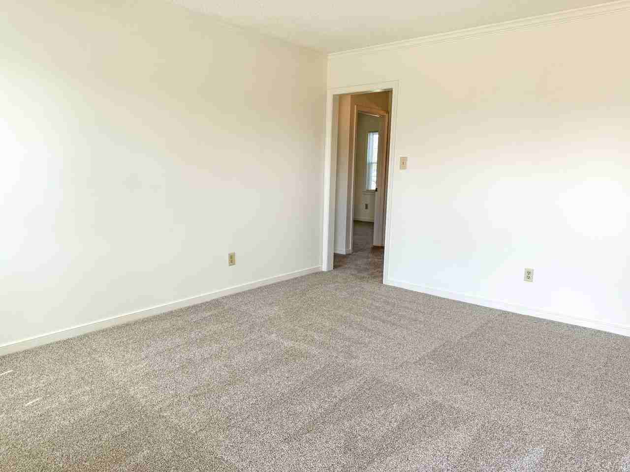 310 Kent Ave - Photo 3 of 17