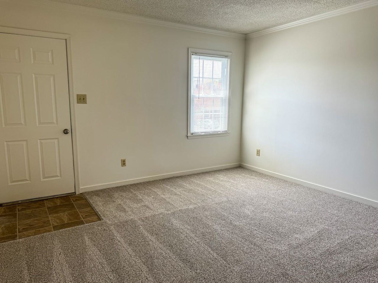 310 Kent Ave - Photo 4 of 19