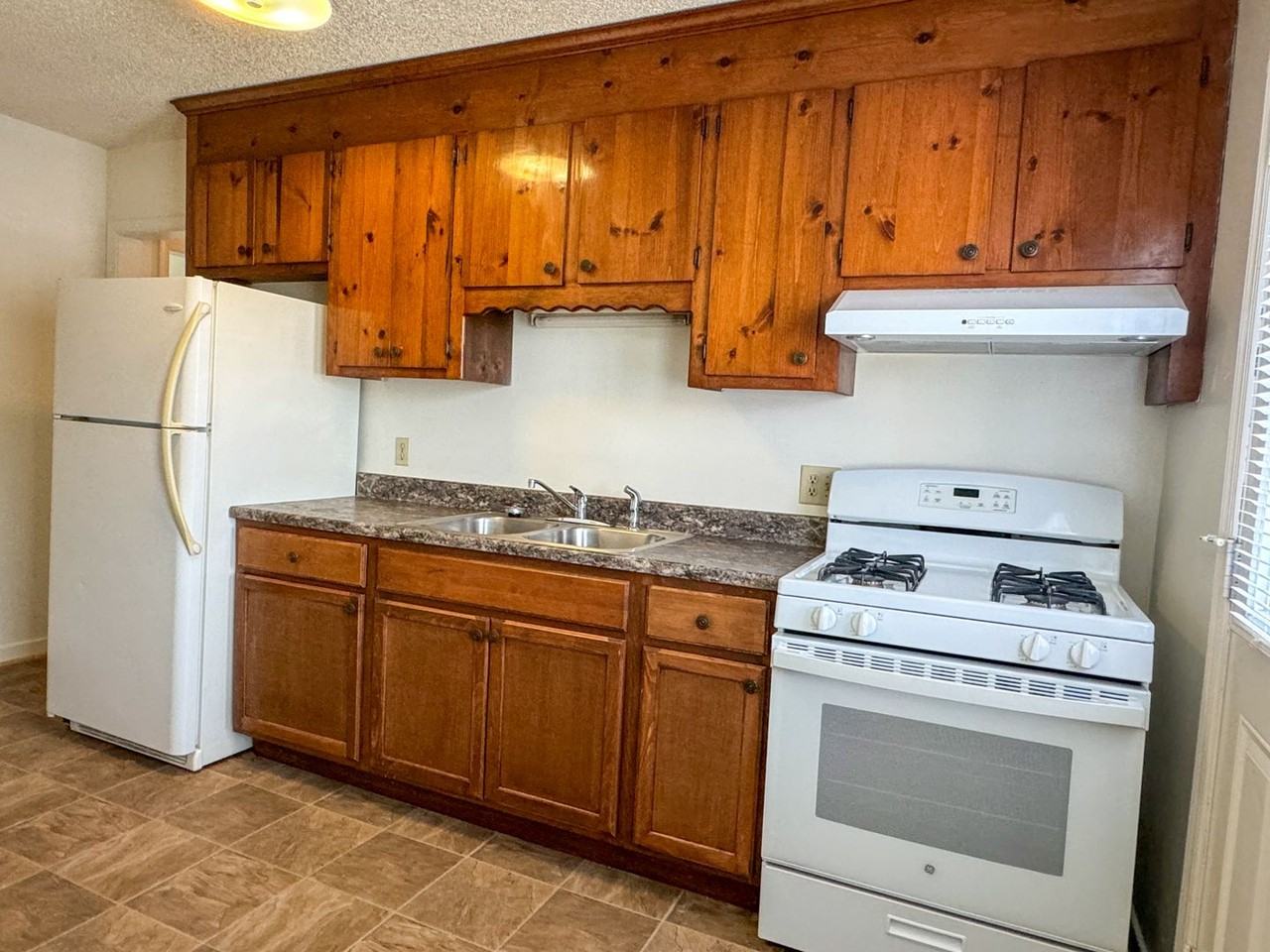310 Kent Ave - Photo 6 of 19