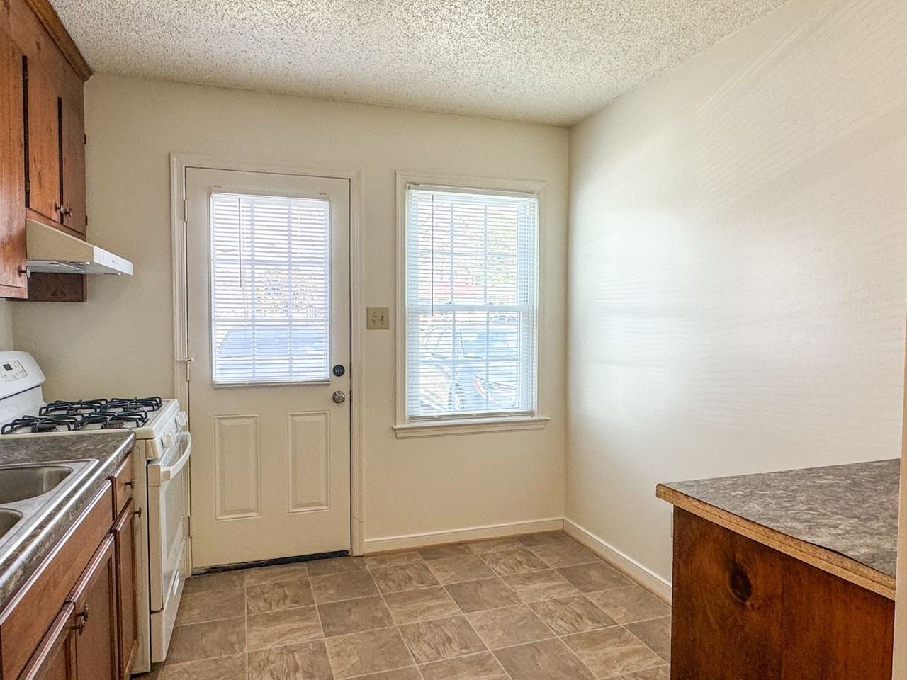 310 Kent Ave - Photo 7 of 19