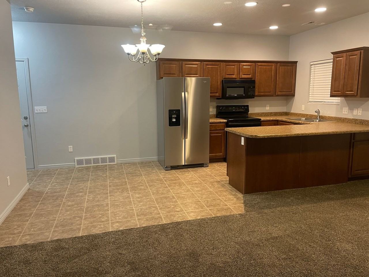 664 S 410 E - Photo 4 of 18