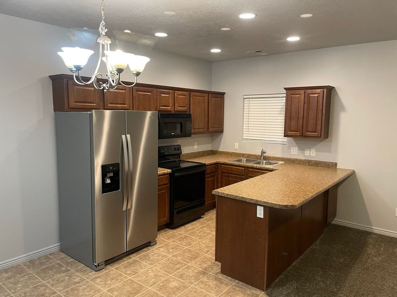 664 S 410 E - Photo 5 of 18