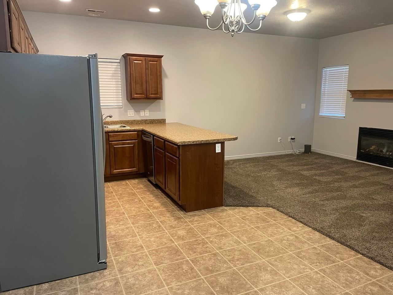 664 S 410 E - Photo 6 of 18