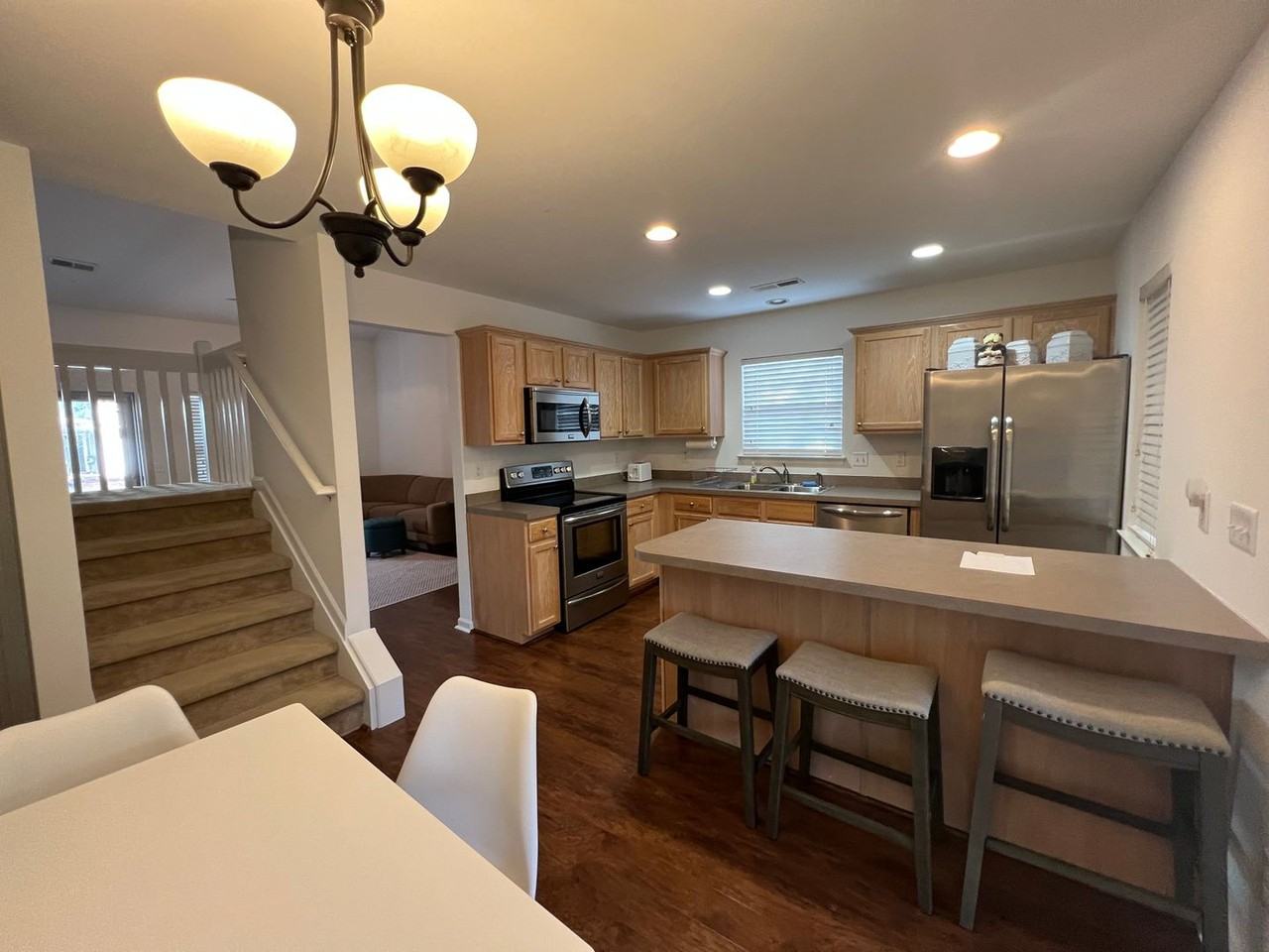 555 Tayrn Dr - Photo 4 of 16