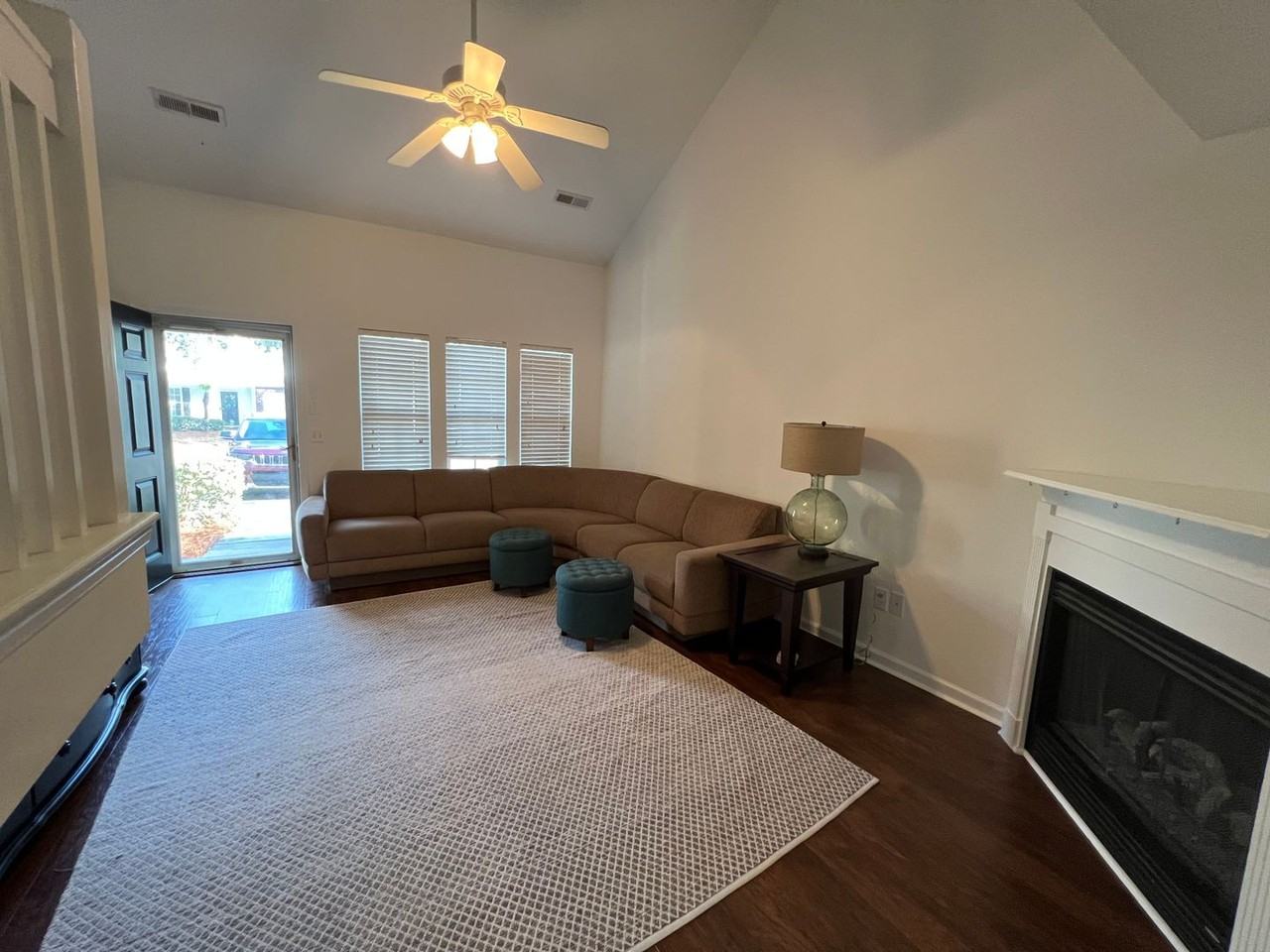 555 Tayrn Dr - Photo 3 of 16