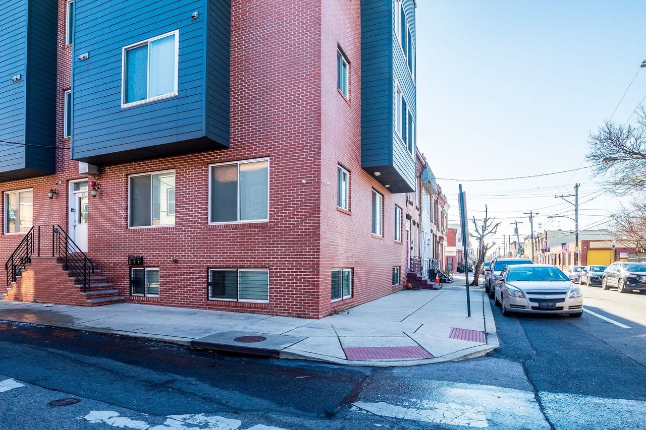 1827 S 20th St - Photo 2 of 39